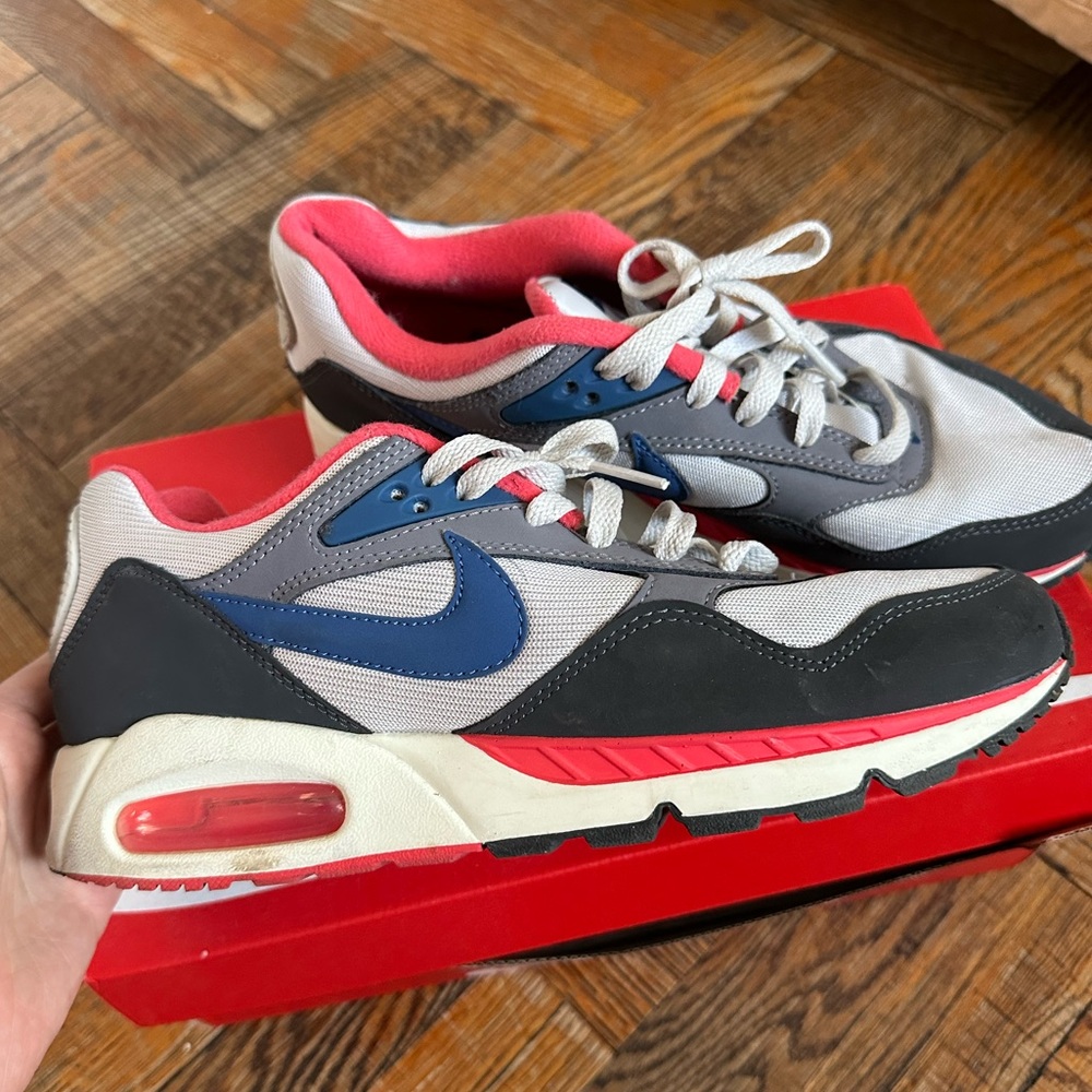 Nike Air Max sneakers. Size 9